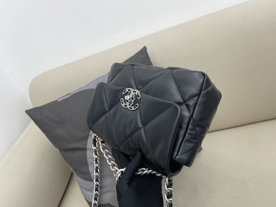 Lambskin 19 Handbag Flap Bag AS1160 Black